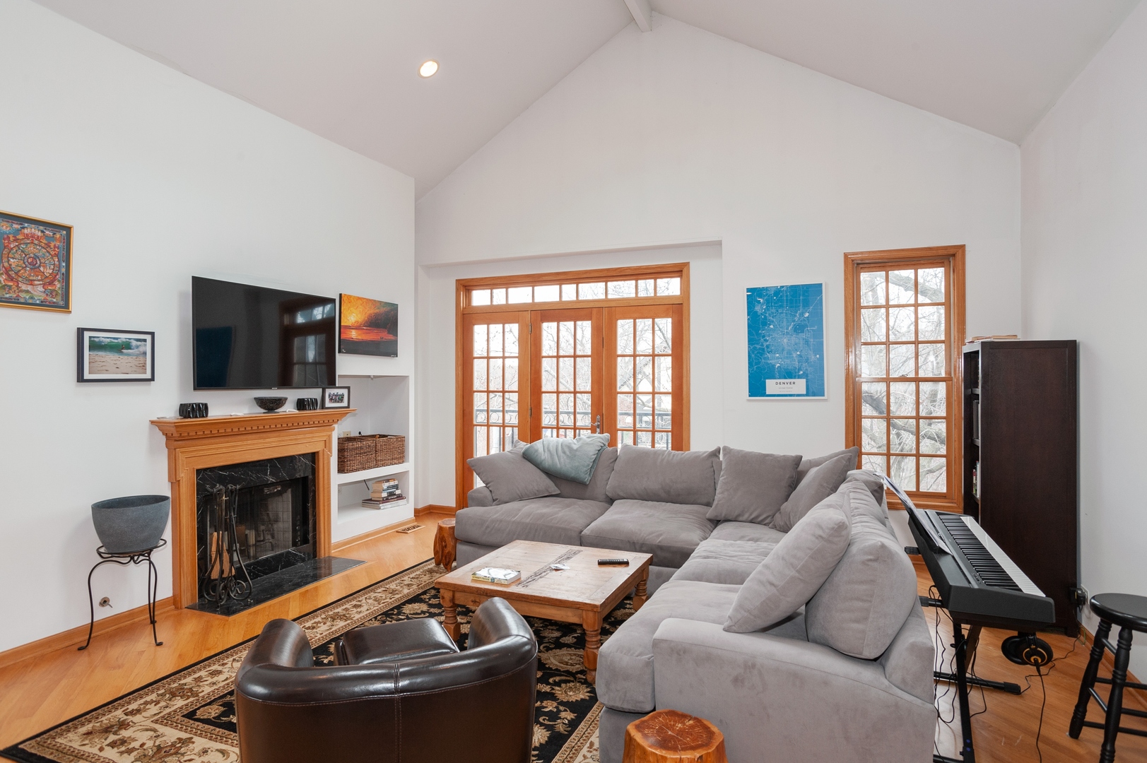 651 W WELLINGTON Avenue Unit: 4