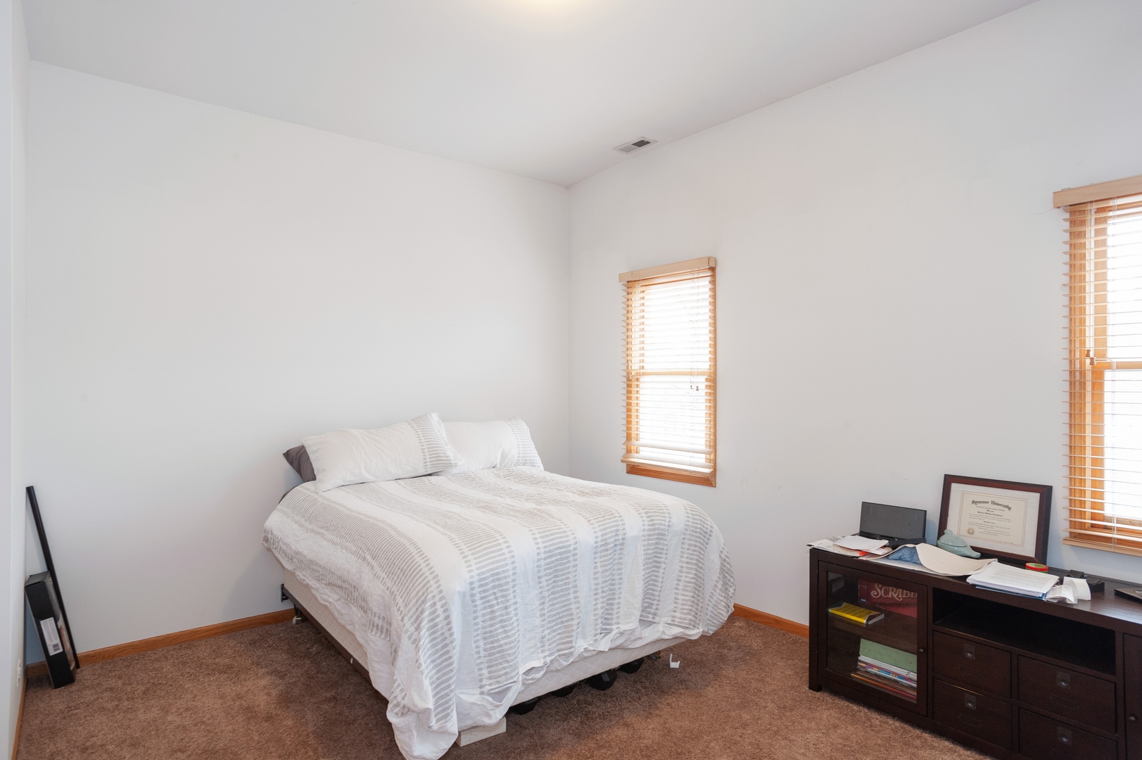 651 W WELLINGTON Avenue Unit: 4