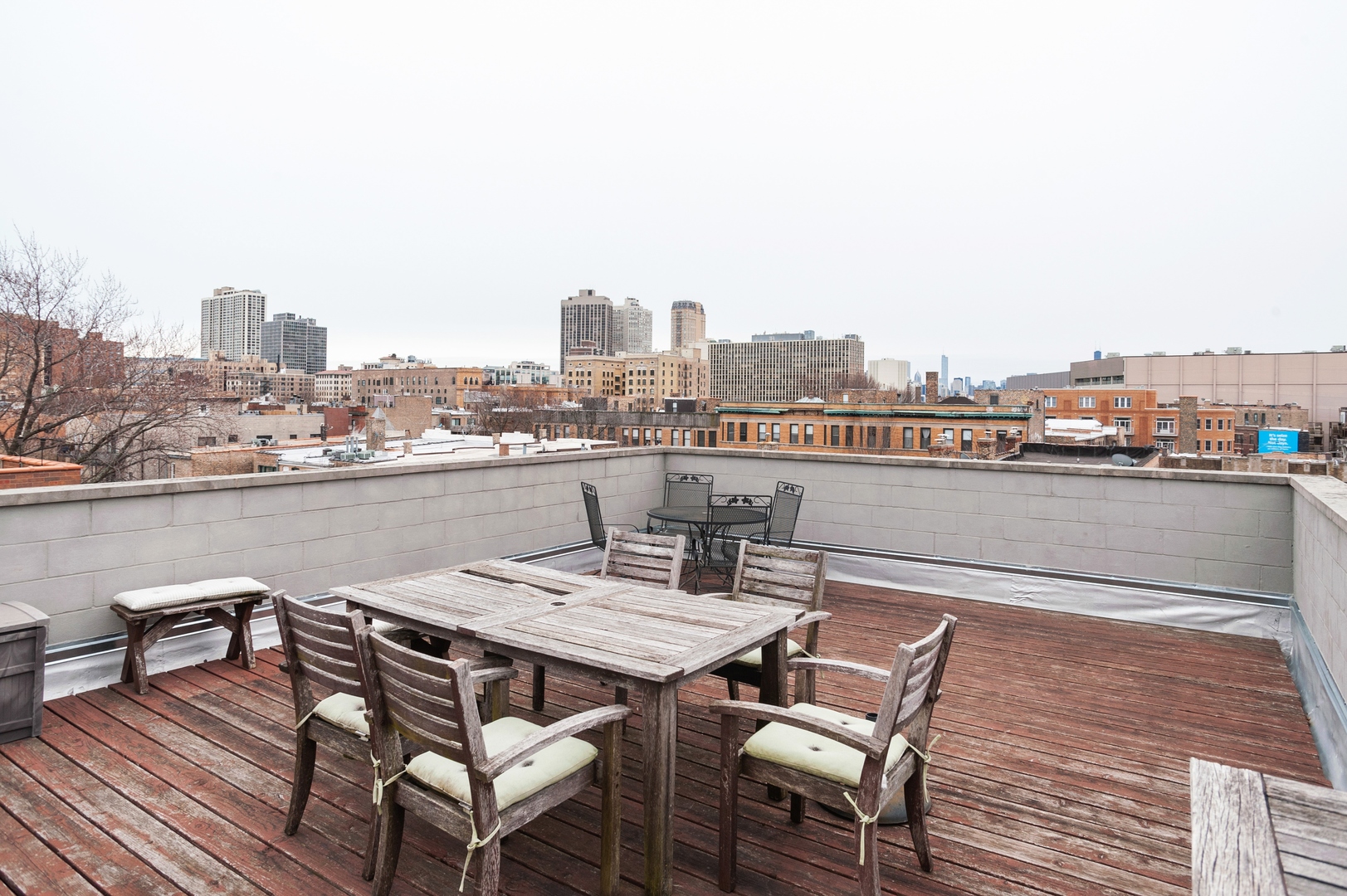 651 W WELLINGTON Avenue Unit: 4
