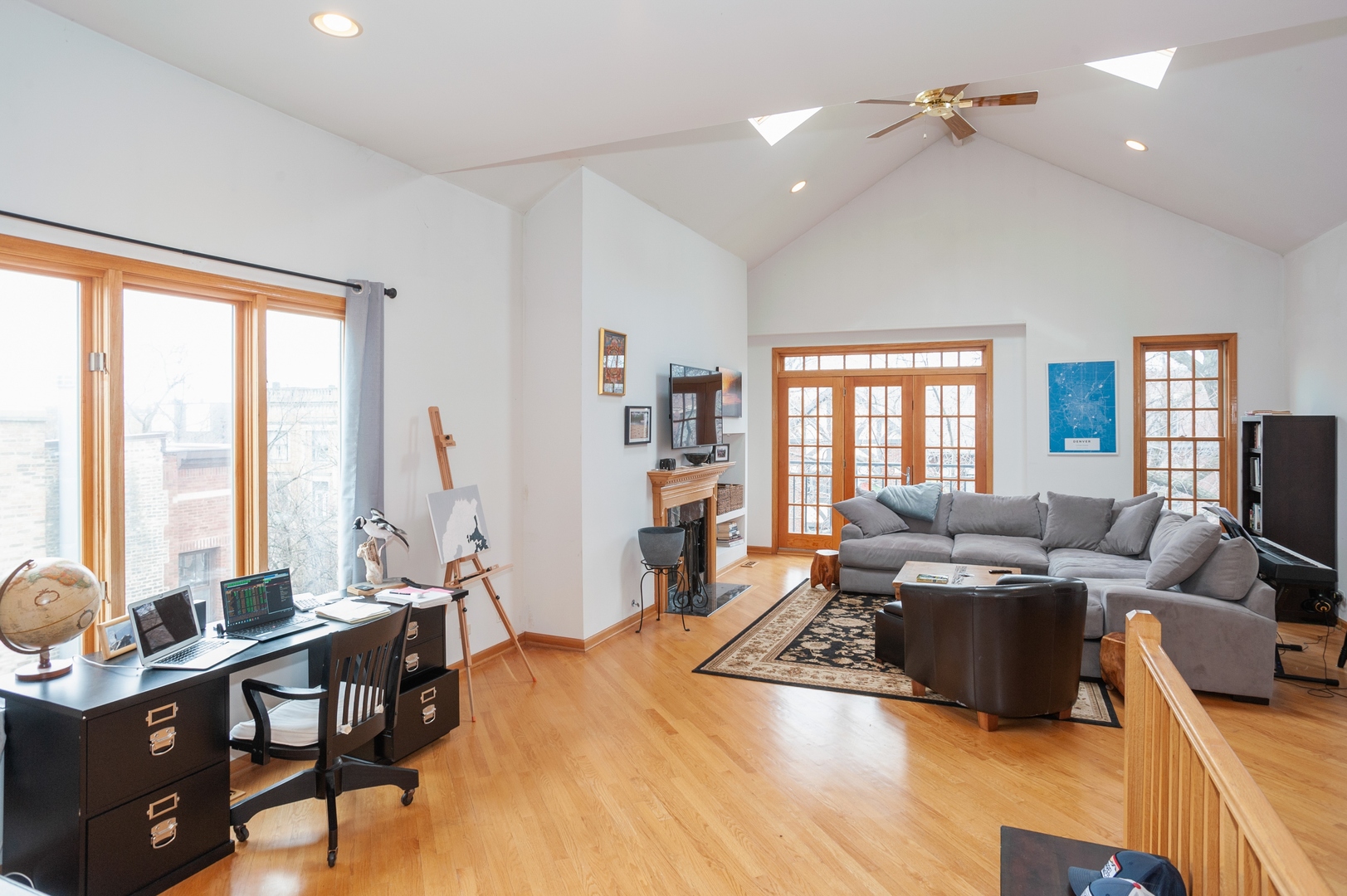 651 W WELLINGTON Avenue Unit: 4