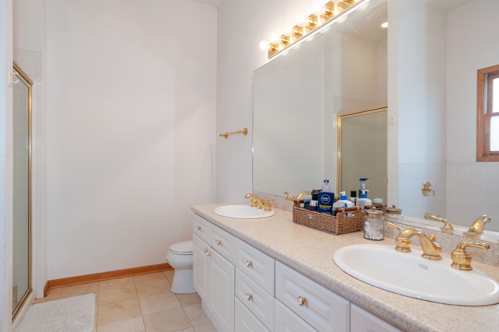 651 W WELLINGTON Avenue Unit: 4