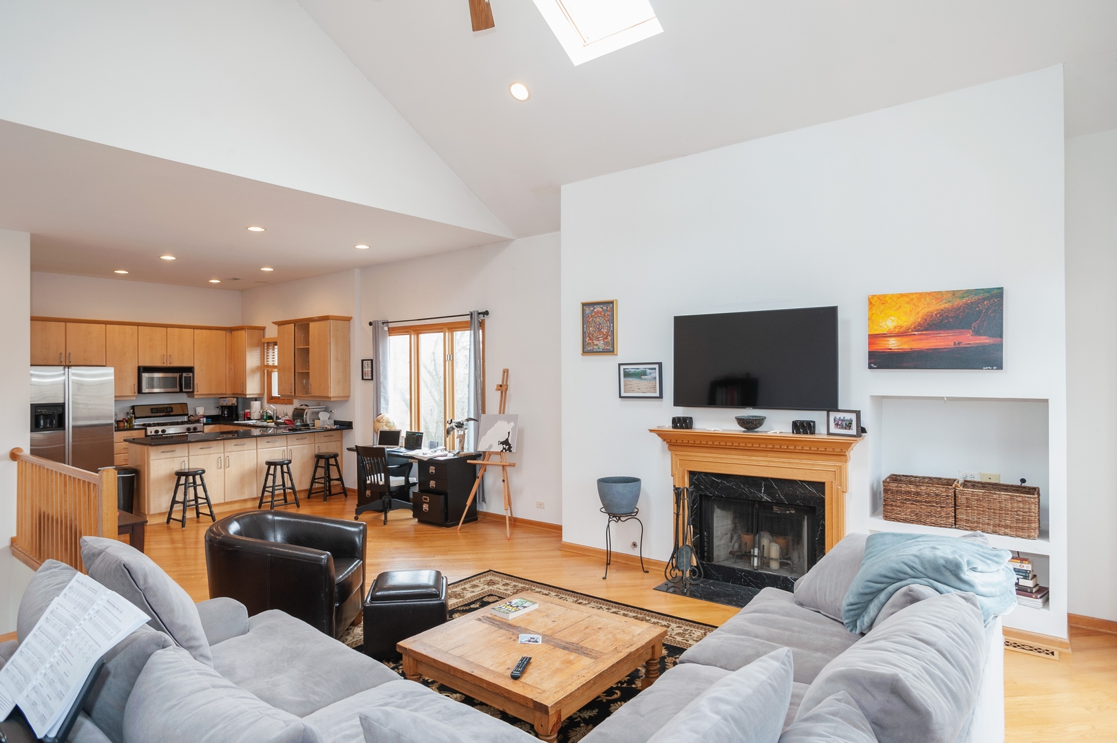 651 W WELLINGTON Avenue Unit: 4