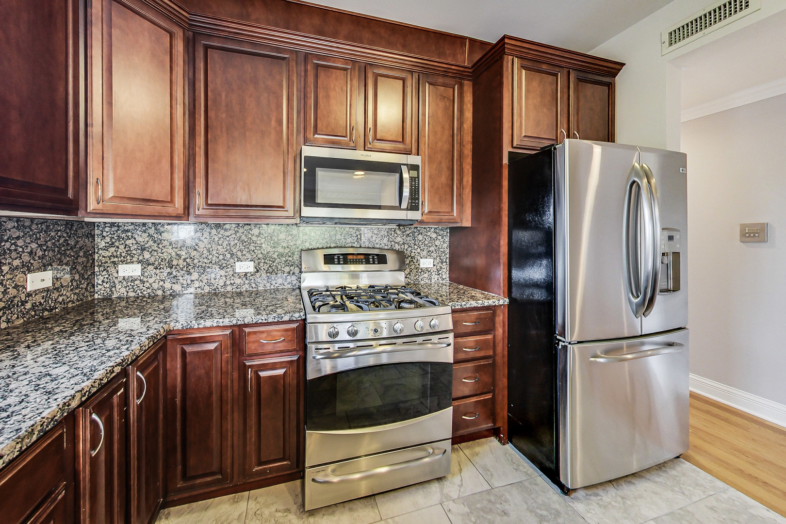 4014 N Western Avenue Unit: 3B