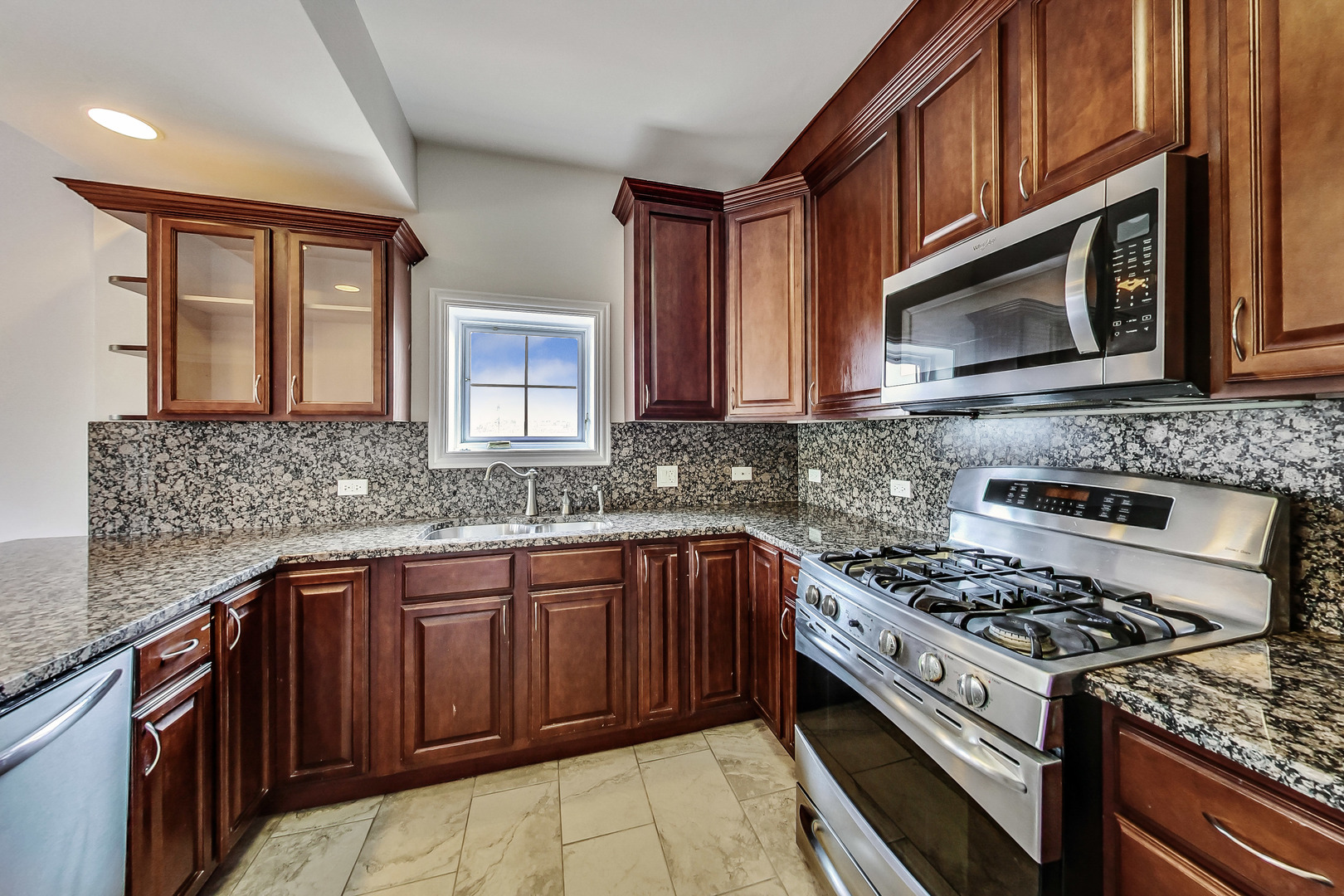 4014 N Western Avenue Unit: 3B