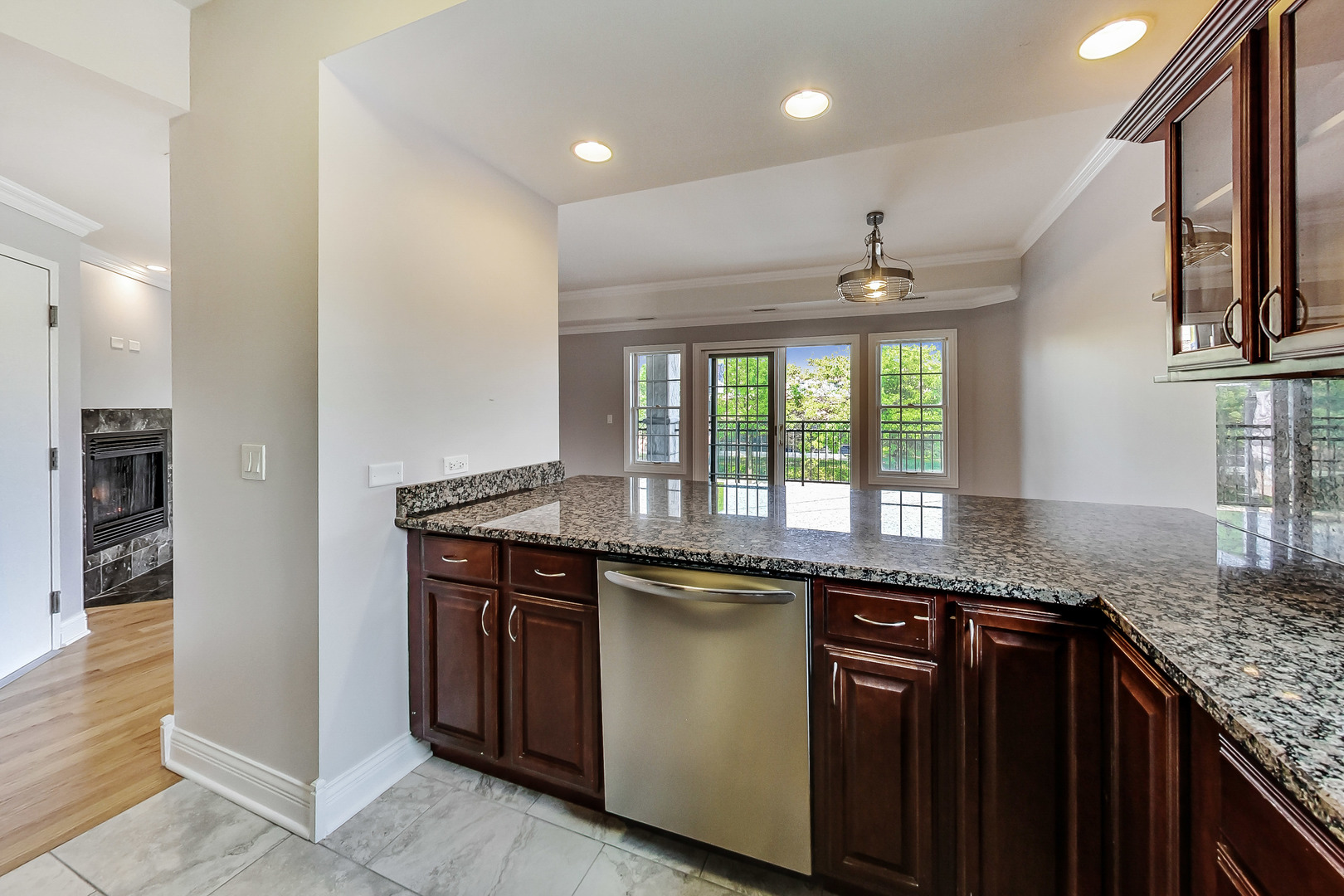 4014 N Western Avenue Unit: 3B