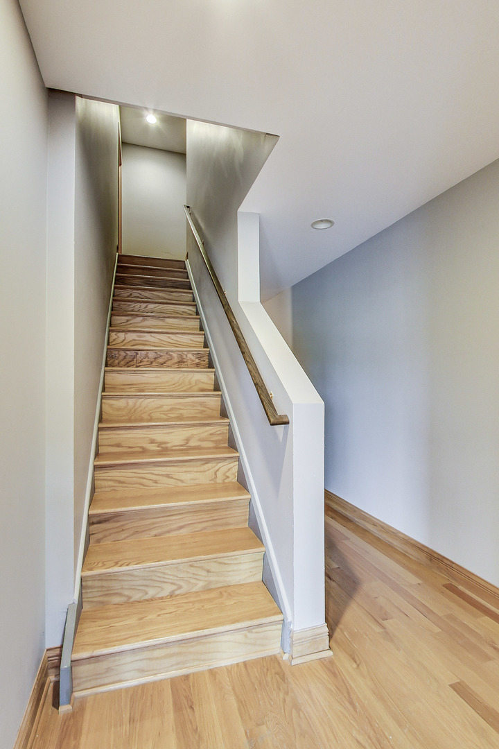 4014 N Western Avenue Unit: 3B