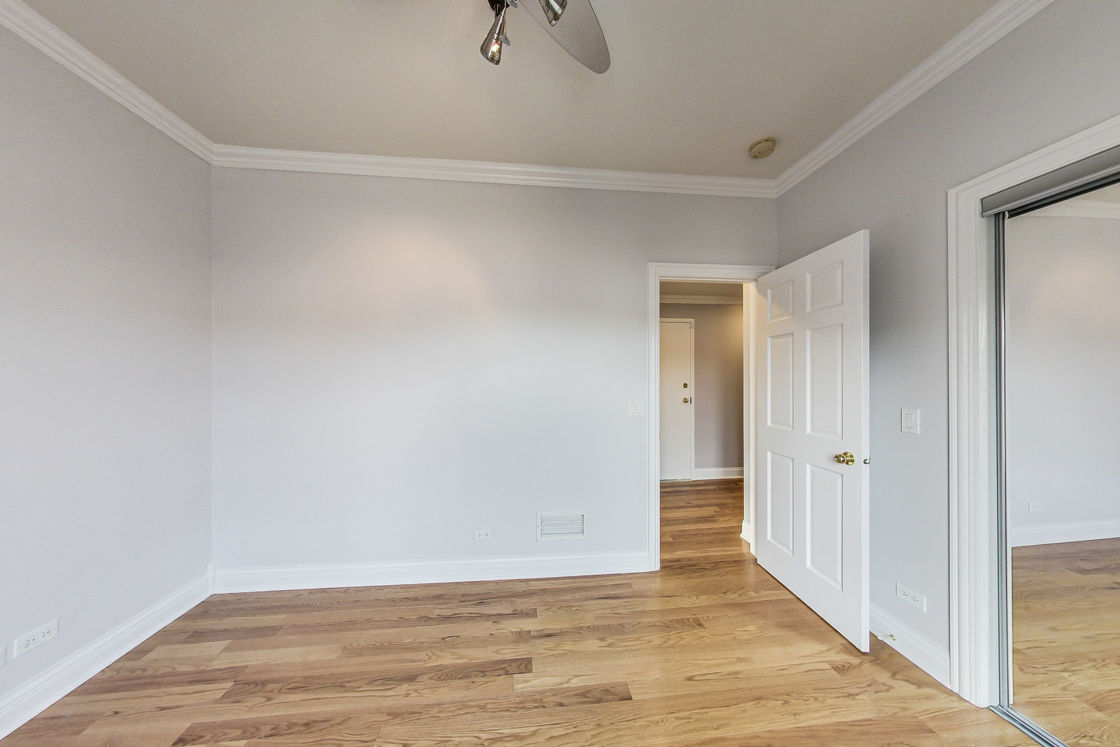 4014 N Western Avenue Unit: 3B