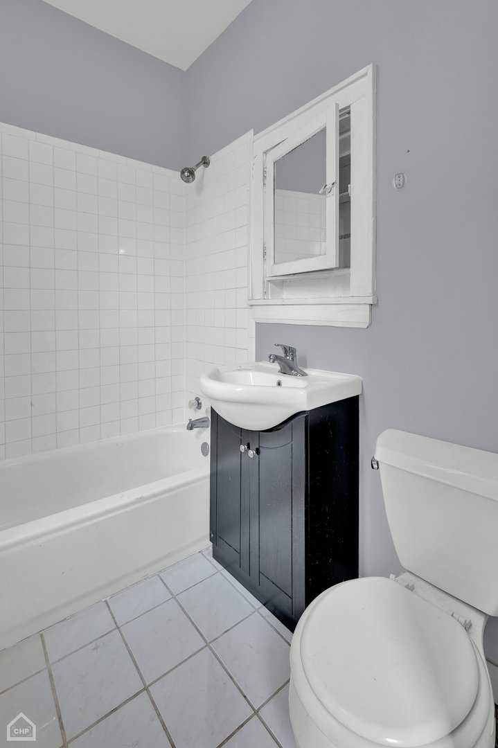 2155 N Spaulding Avenue Unit: 3