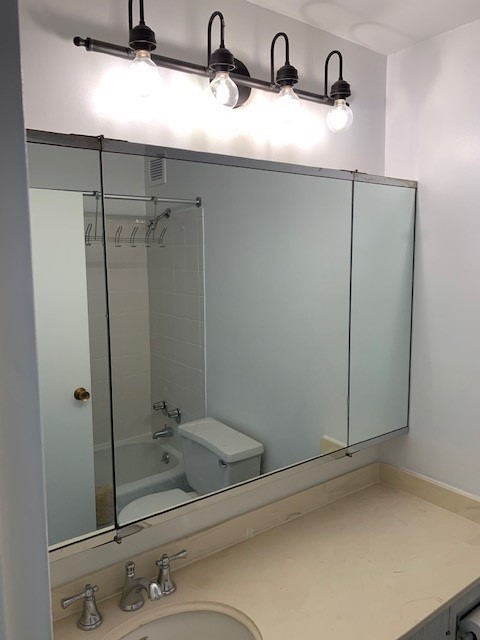 3930 N PINE GROVE Avenue Unit: 1408