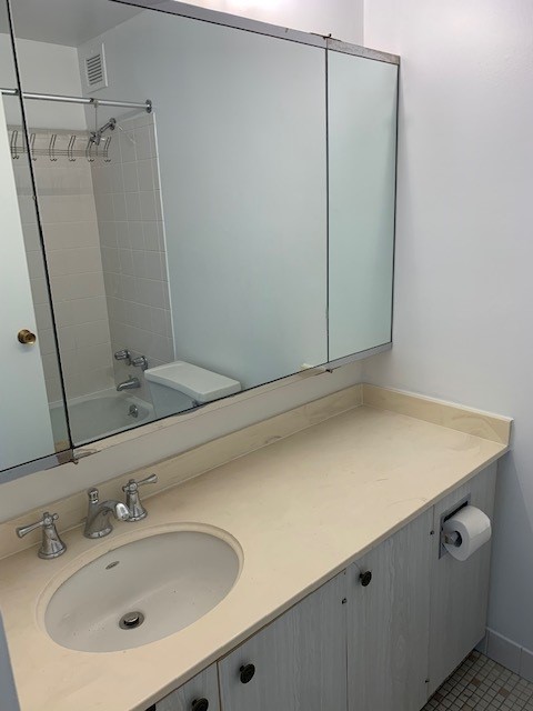 3930 N PINE GROVE Avenue Unit: 1408