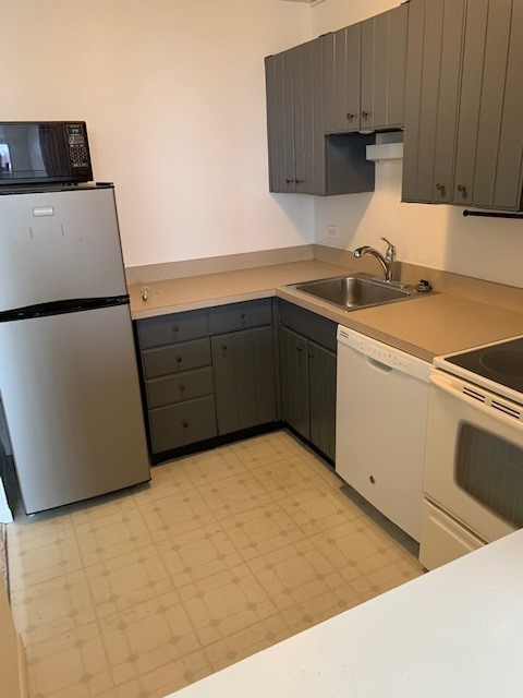 3930 N PINE GROVE Avenue Unit: 1408