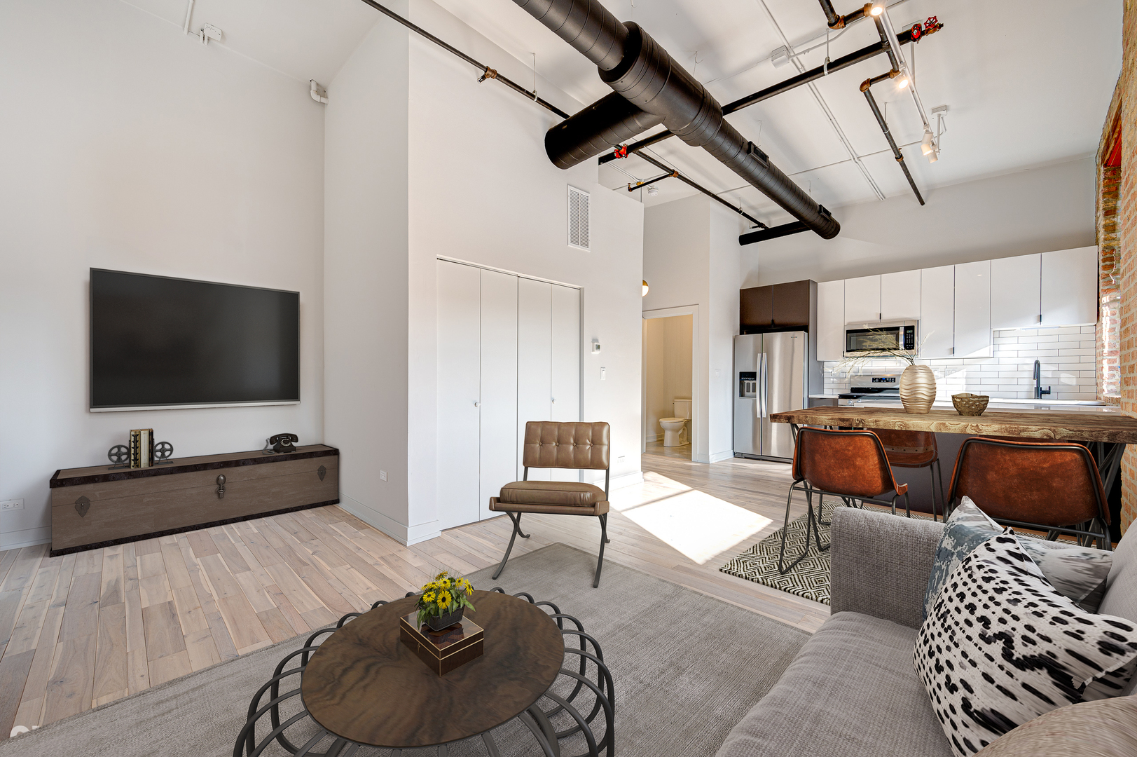 213 N Racine Avenue Unit: 302