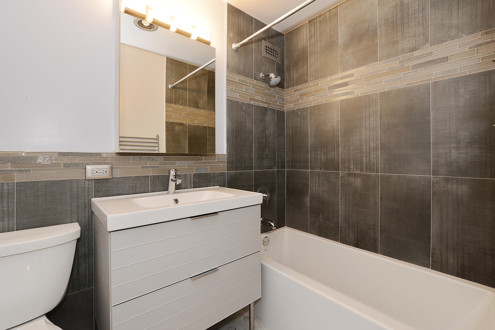 1255 N Sandburg Terrace Unit: 507