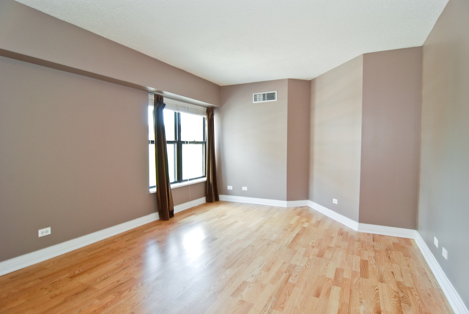 350 W BELDEN Avenue Unit: 302