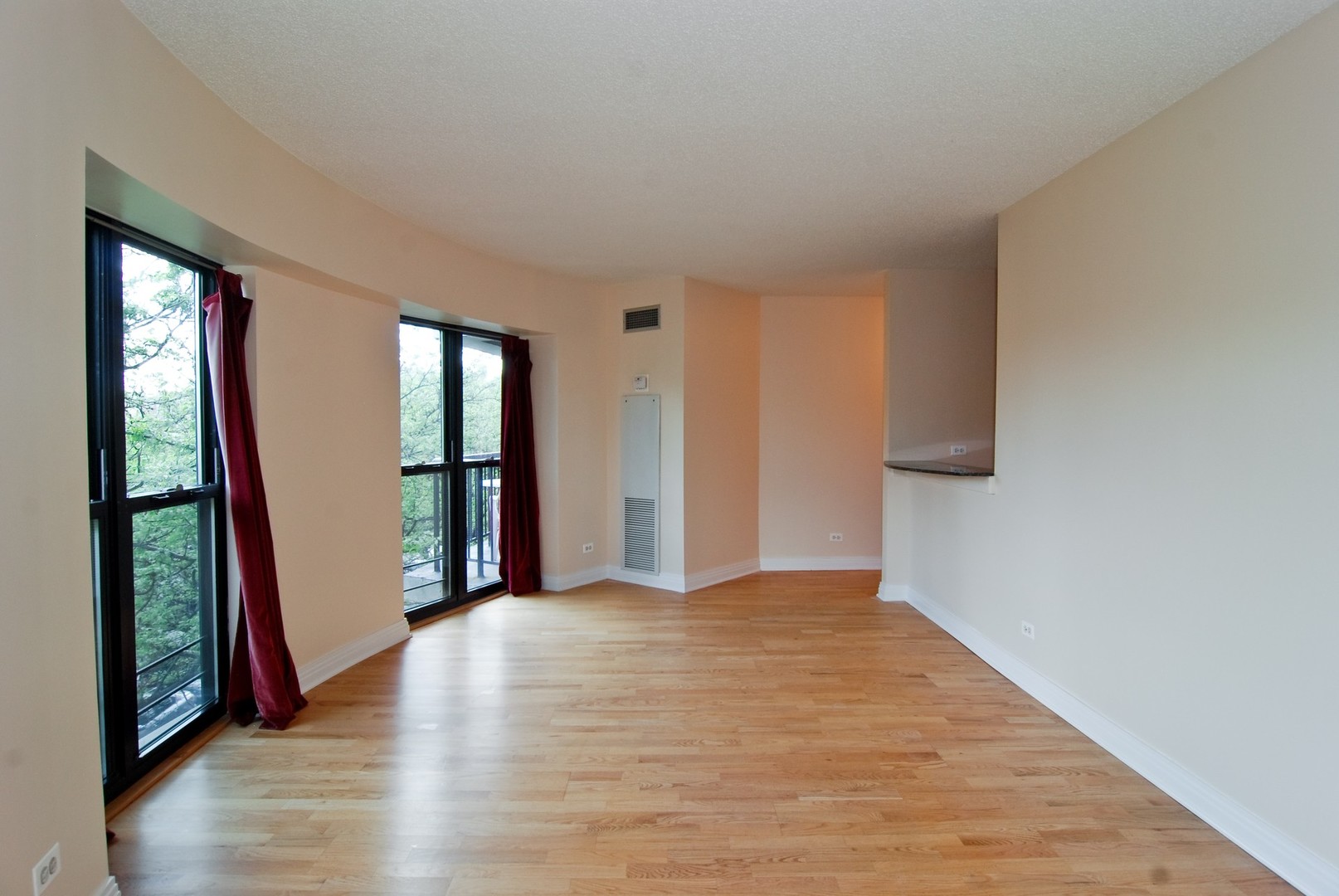350 W BELDEN Avenue Unit: 302