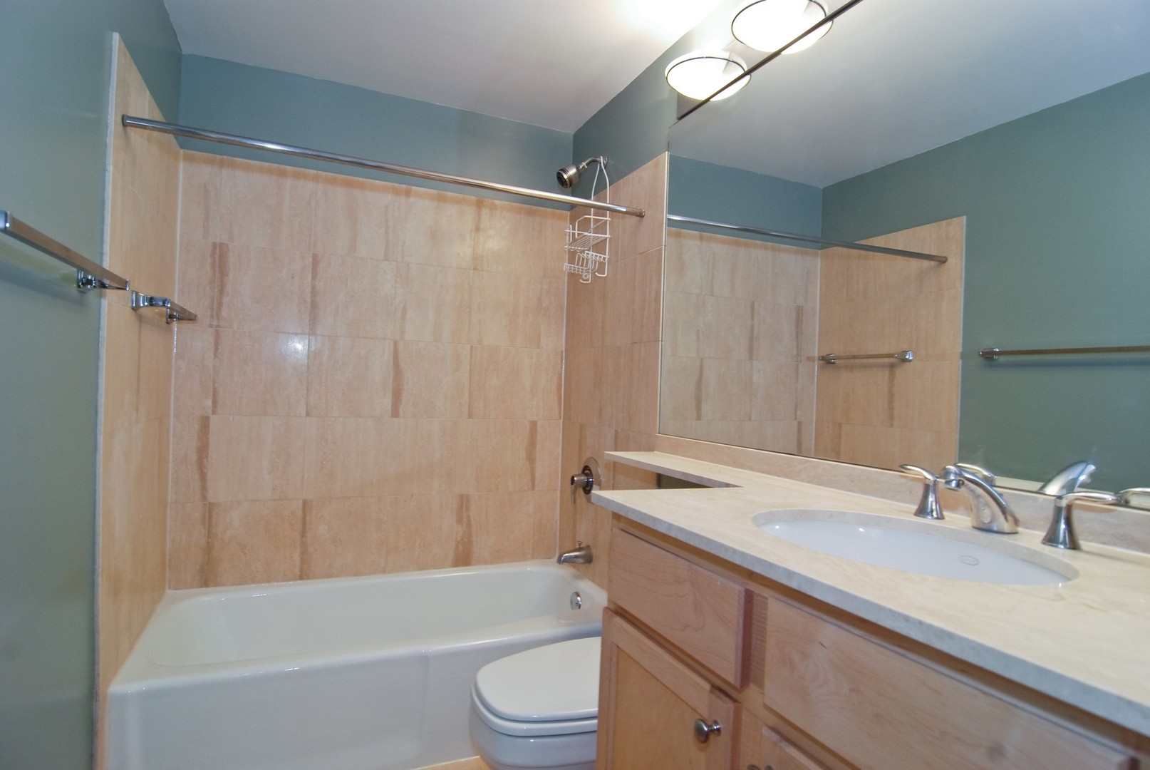 350 W BELDEN Avenue Unit: 302