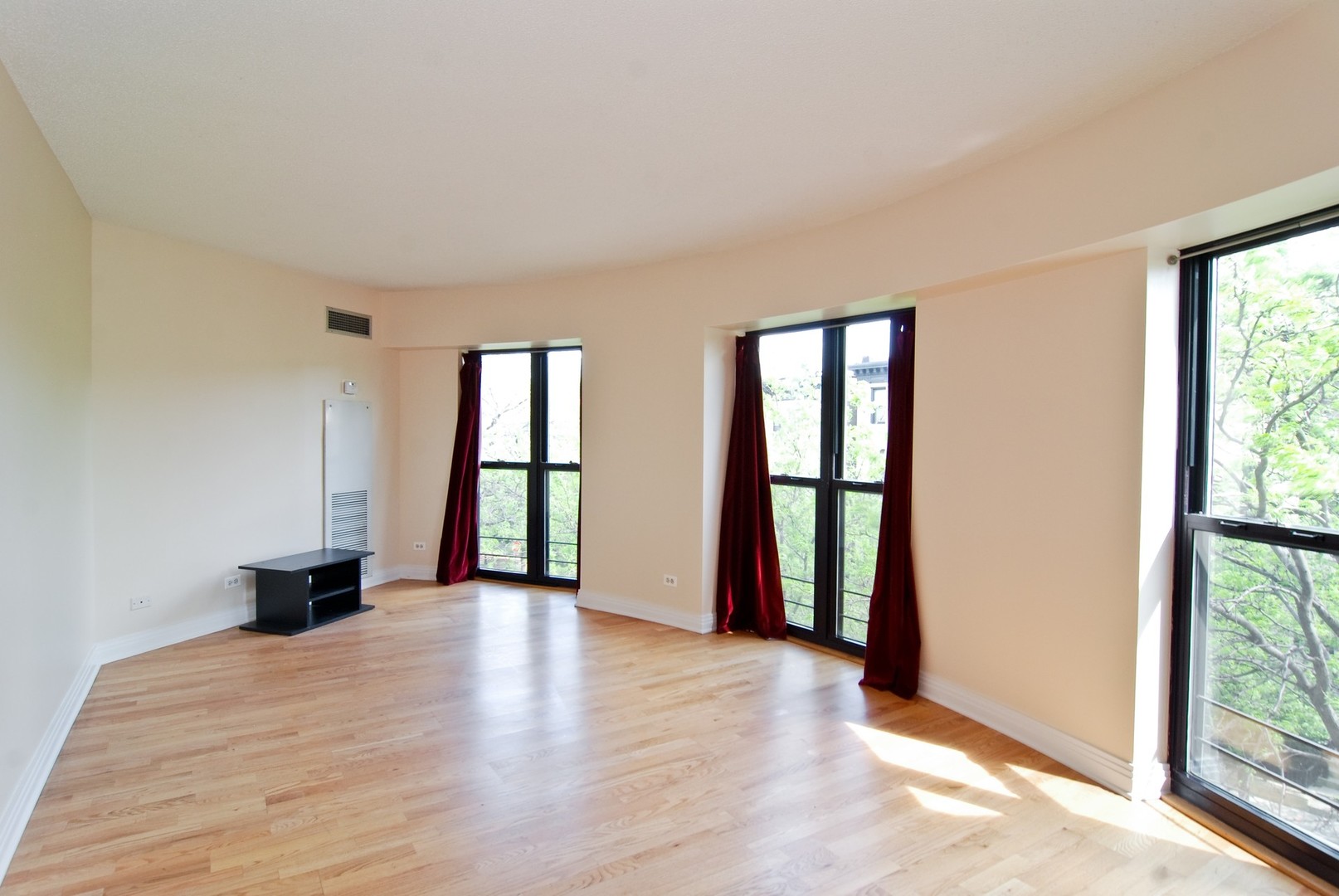 350 W BELDEN Avenue Unit: 302