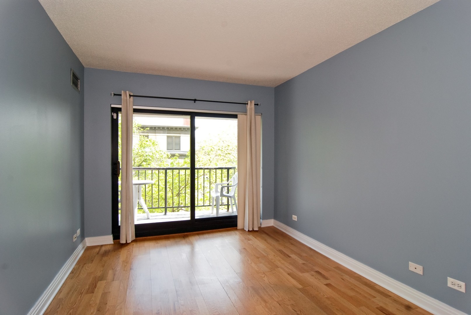 350 W BELDEN Avenue Unit: 302