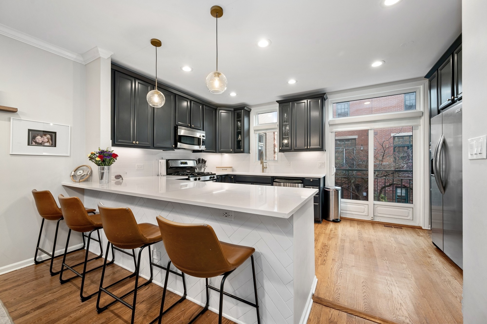 2706 N Southport Avenue Unit: B