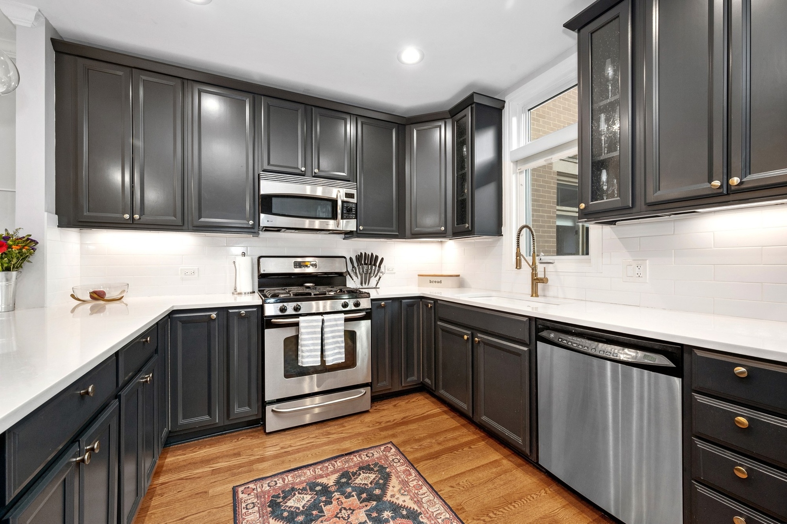 2706 N Southport Avenue Unit: B