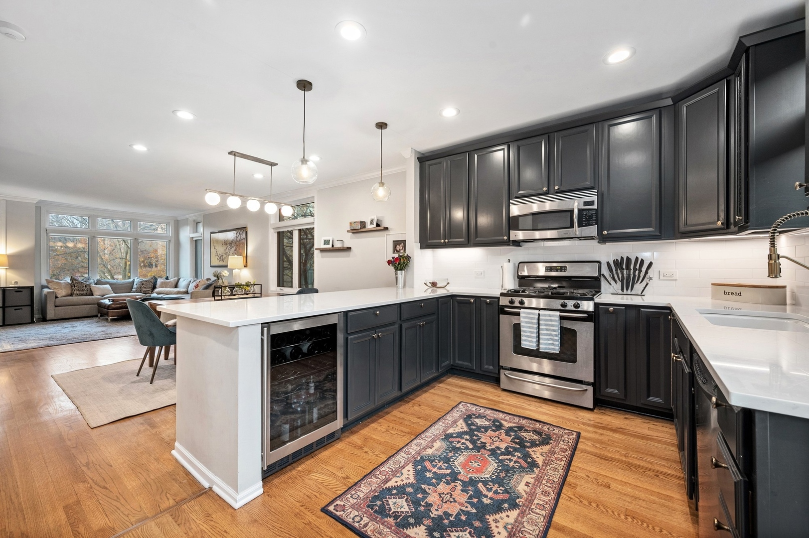 2706 N Southport Avenue Unit: B