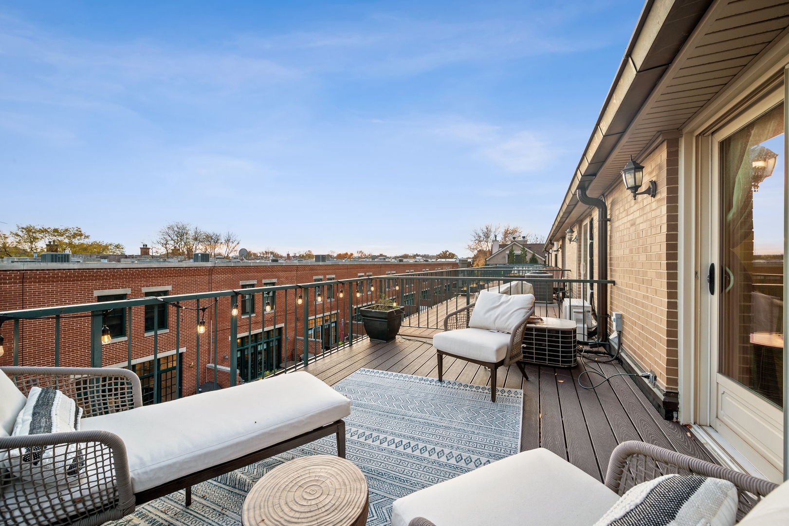 2706 N Southport Avenue Unit: B