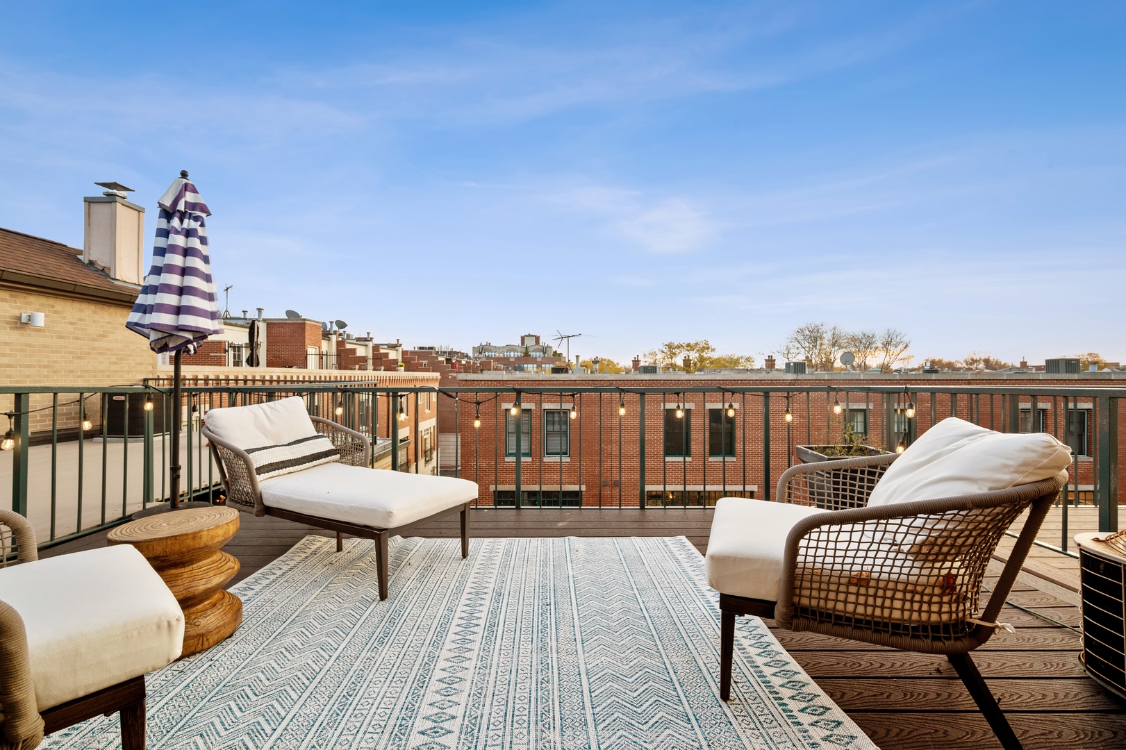2706 N Southport Avenue Unit: B