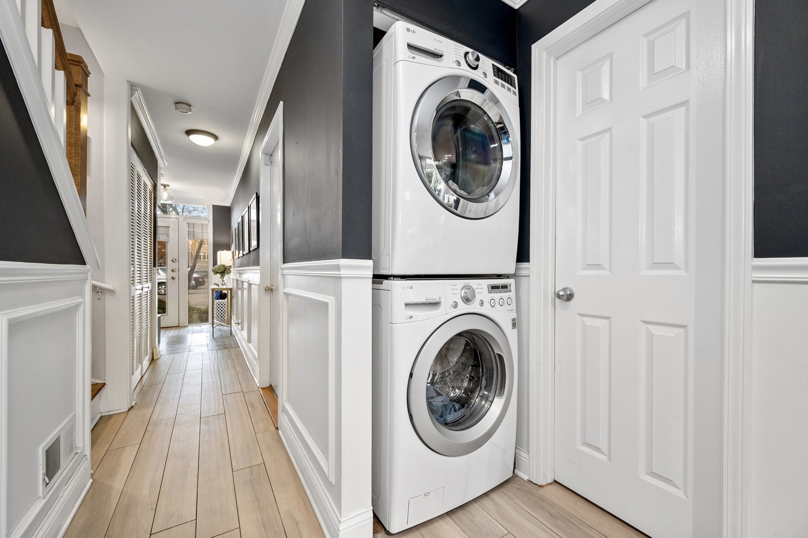 2706 N Southport Avenue Unit: B