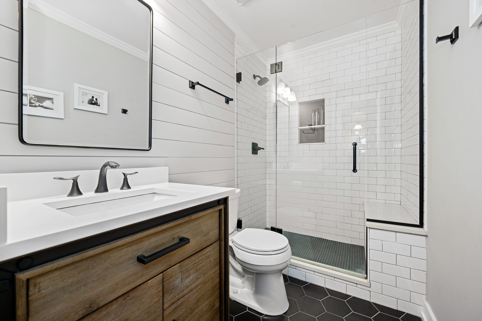 2706 N Southport Avenue Unit: B