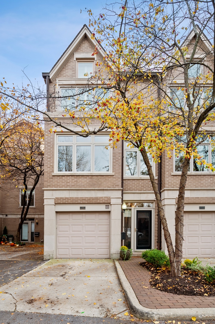 2706 N Southport Avenue Unit: B