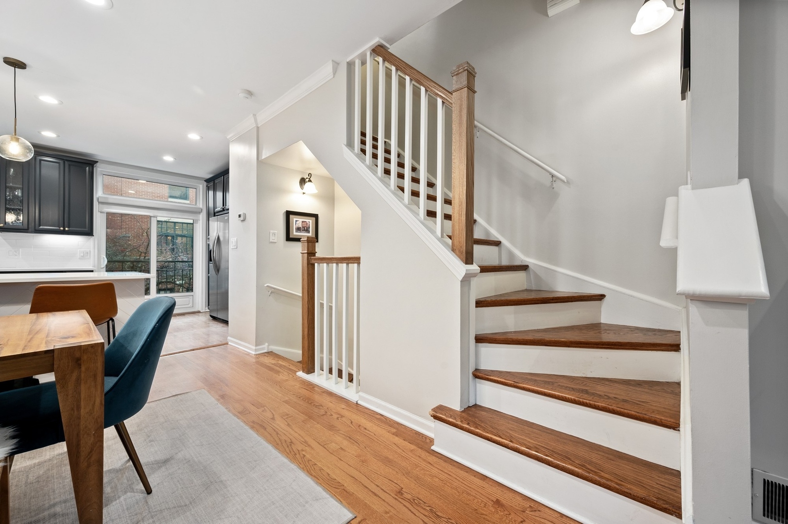 2706 N Southport Avenue Unit: B
