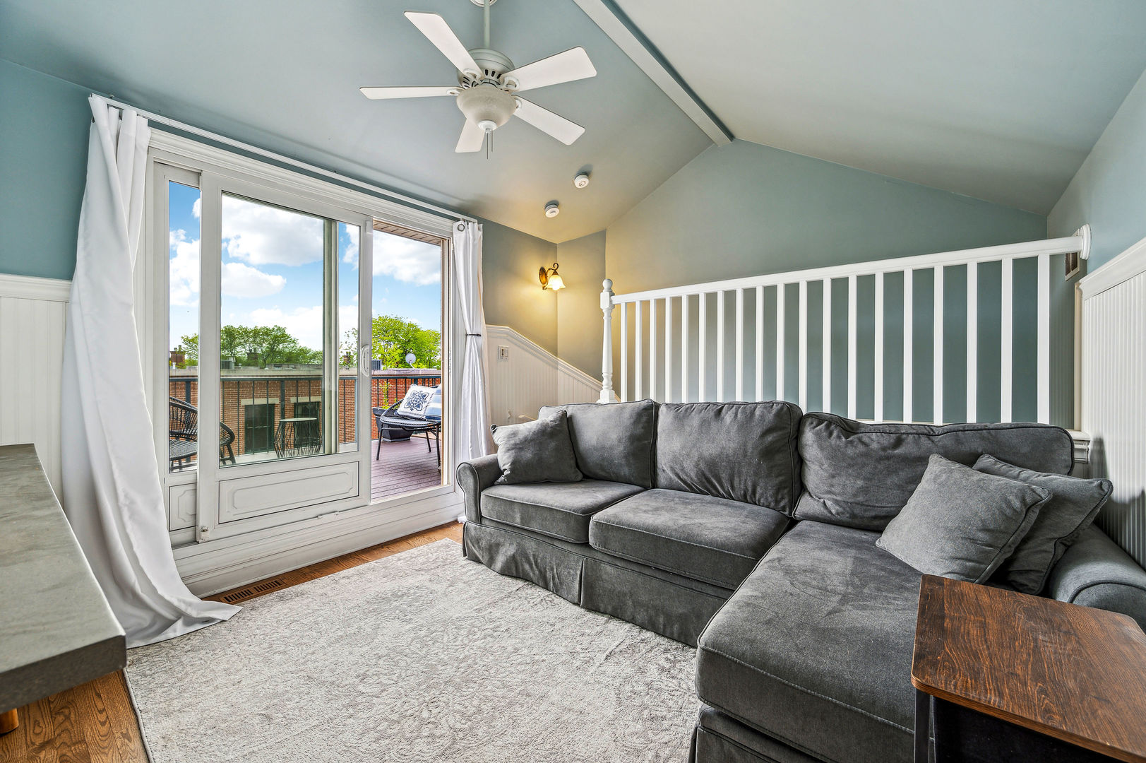 2706 N Southport Avenue Unit: B
