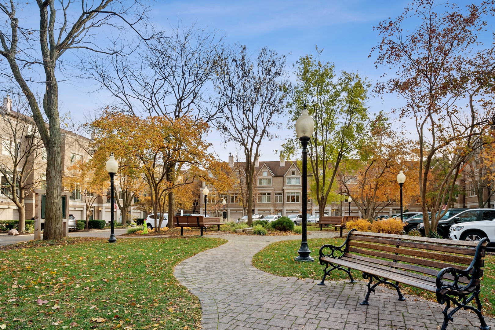 2706 N Southport Avenue Unit: B