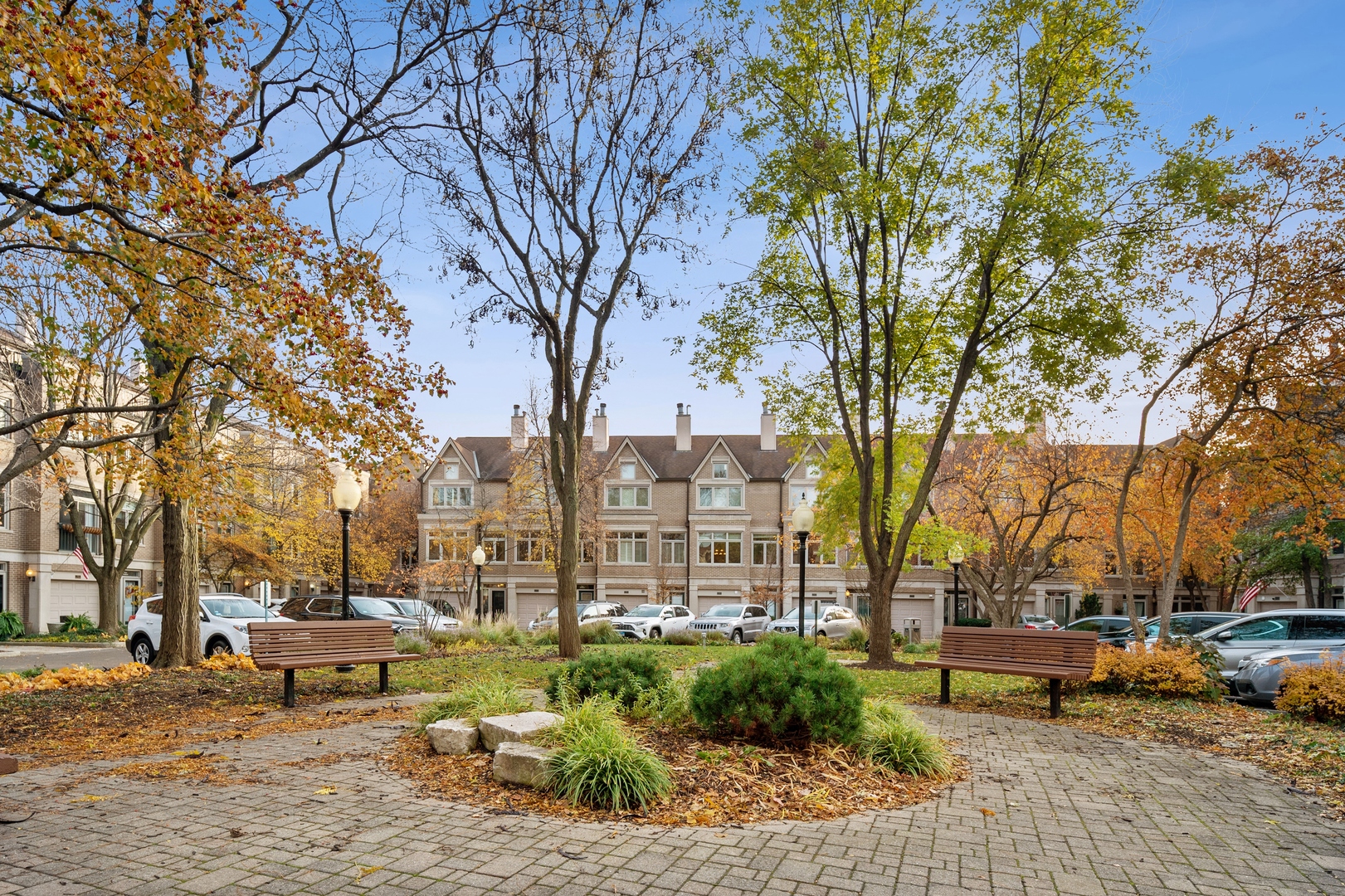 2706 N Southport Avenue Unit: B