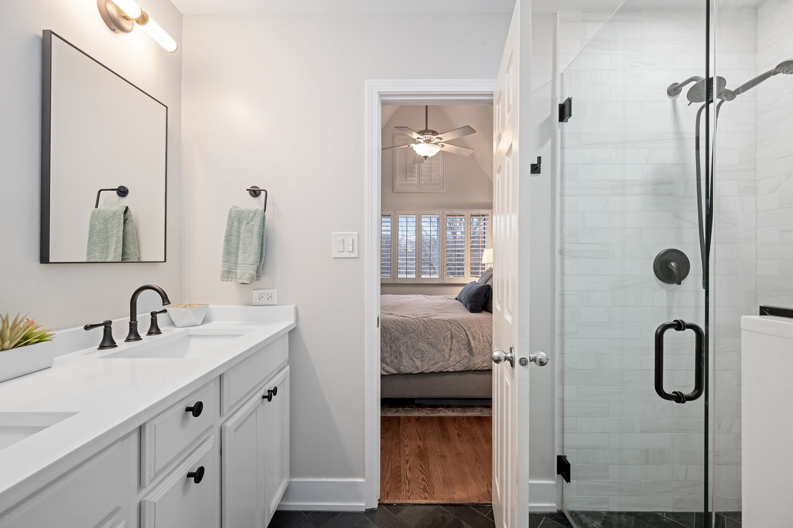 2706 N Southport Avenue Unit: B