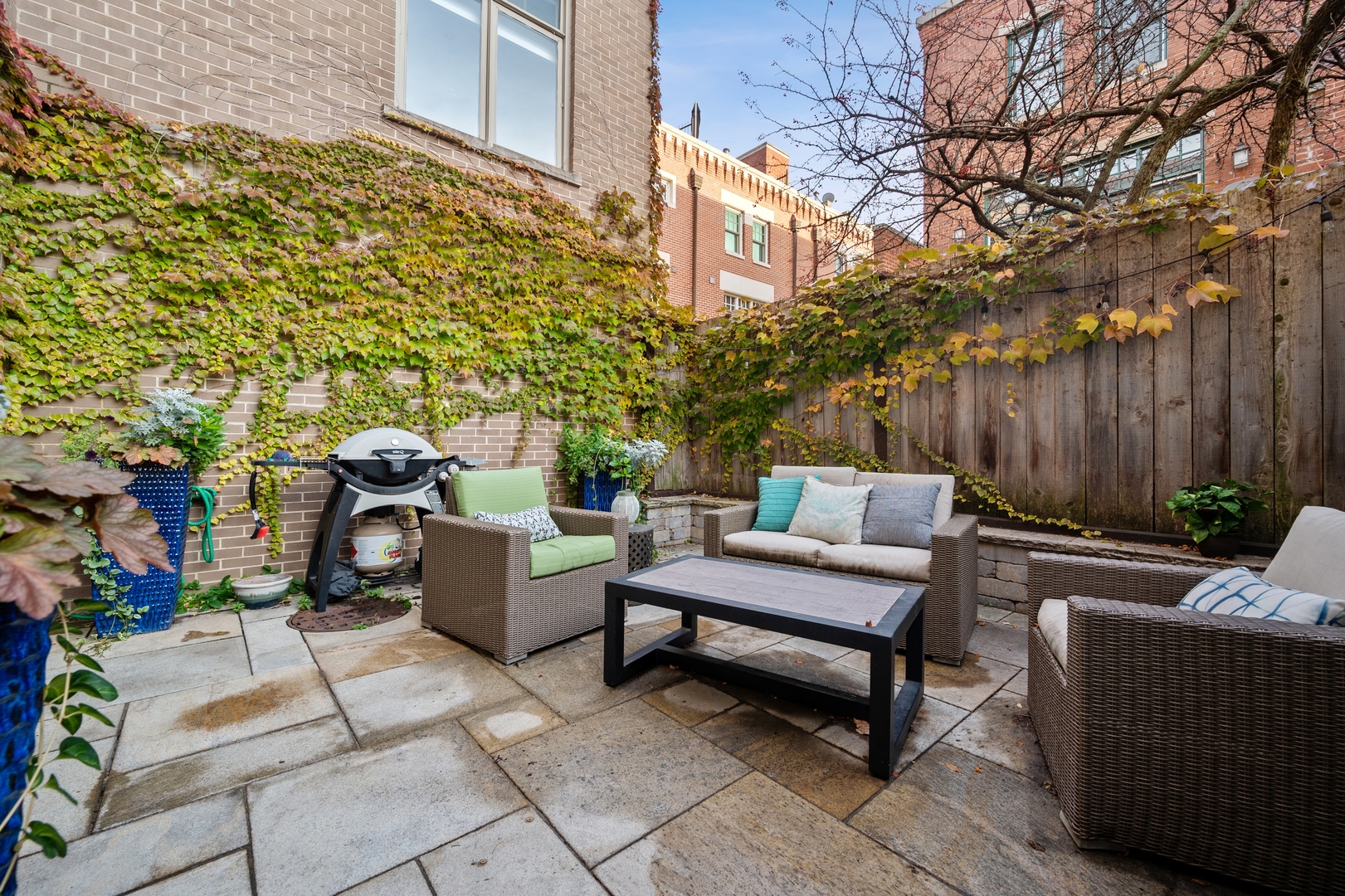 2706 N Southport Avenue Unit: B