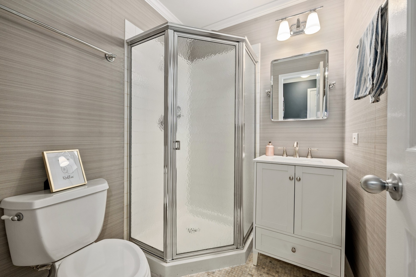 2706 N Southport Avenue Unit: B