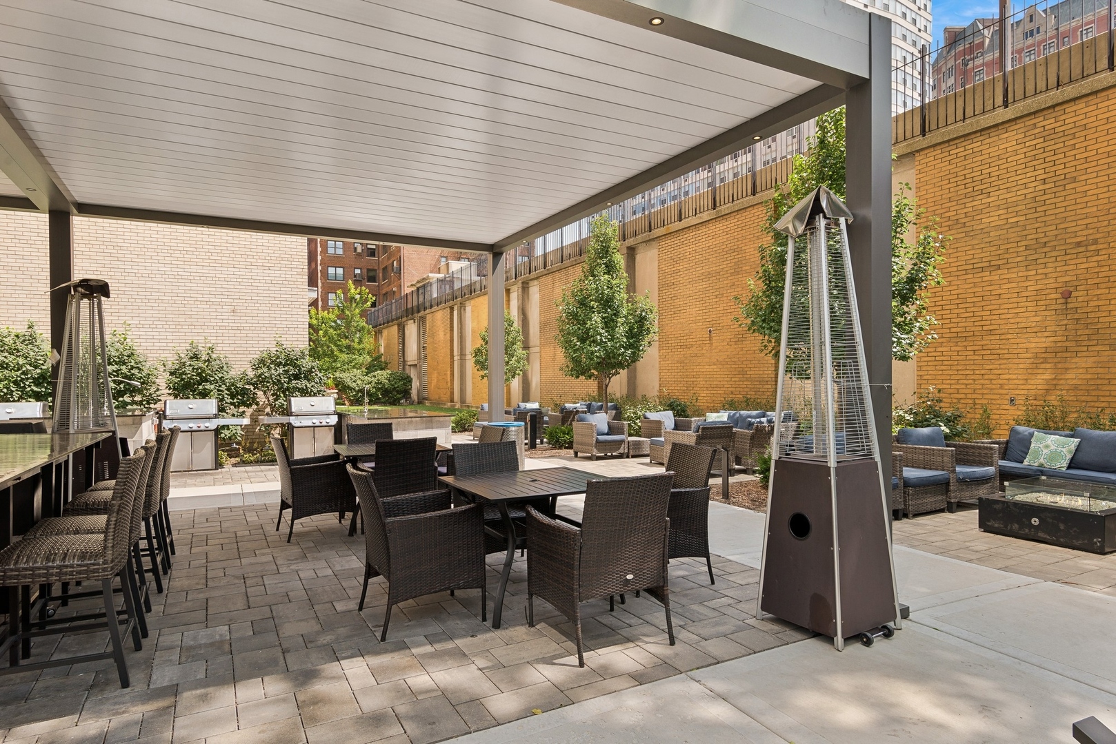 3950 N LAKE SHORE Drive Unit: 718C