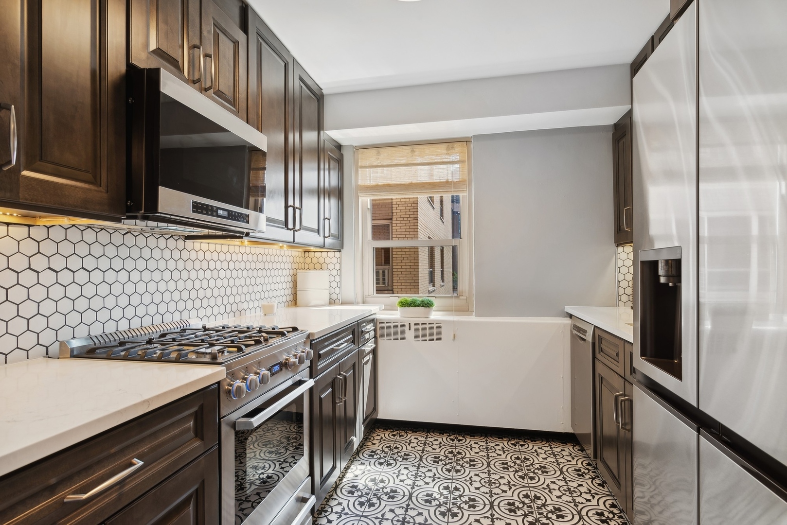 3950 N LAKE SHORE Drive Unit: 718C