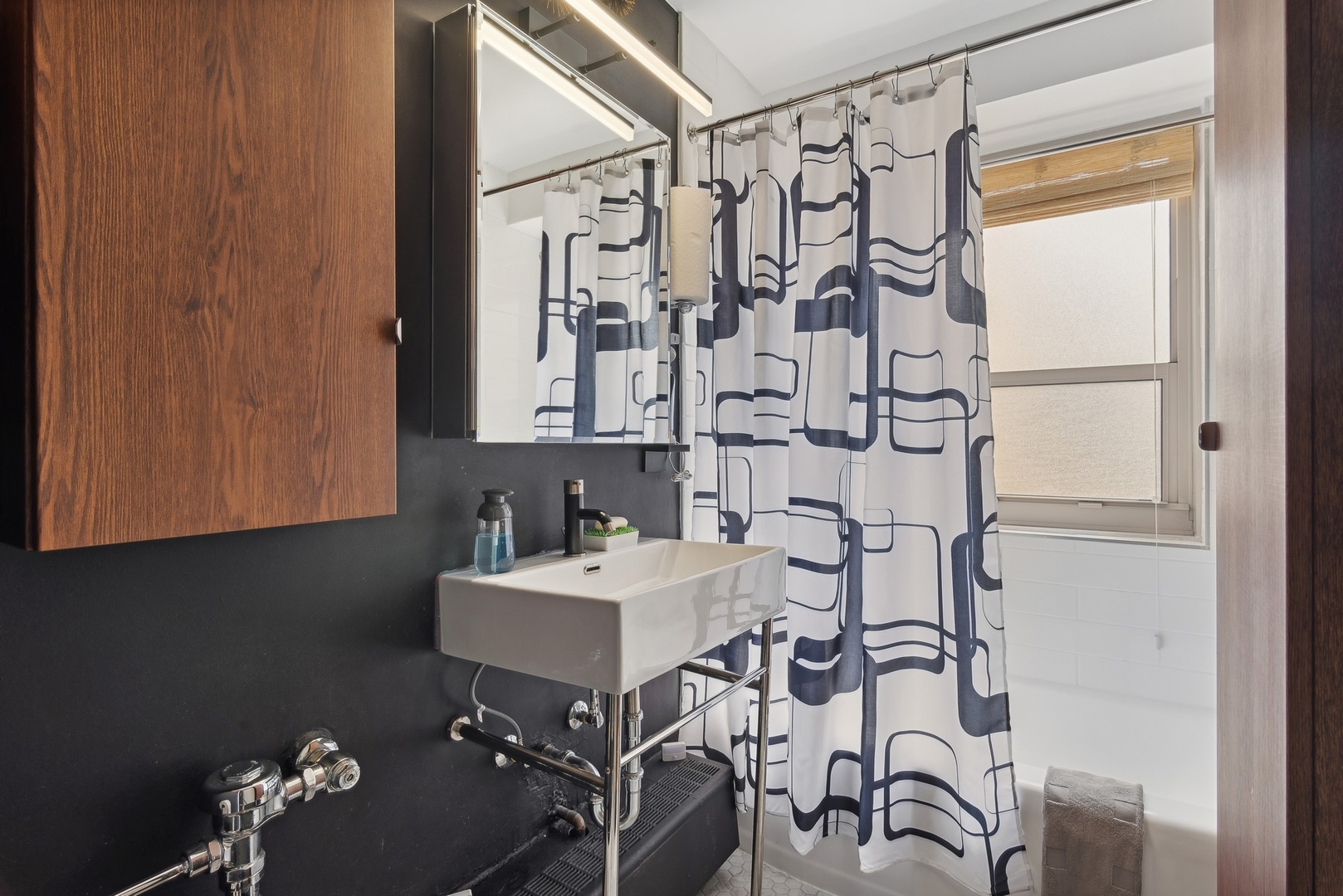 3950 N LAKE SHORE Drive Unit: 718C