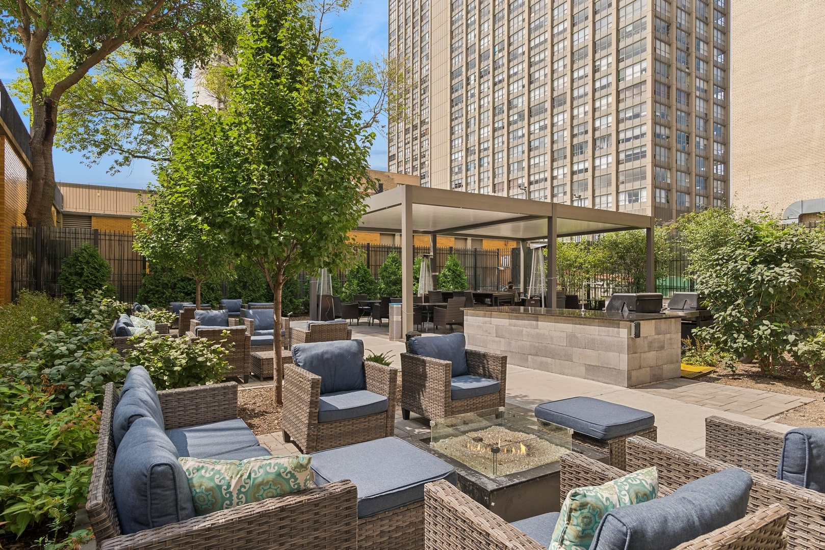 3950 N LAKE SHORE Drive Unit: 718C