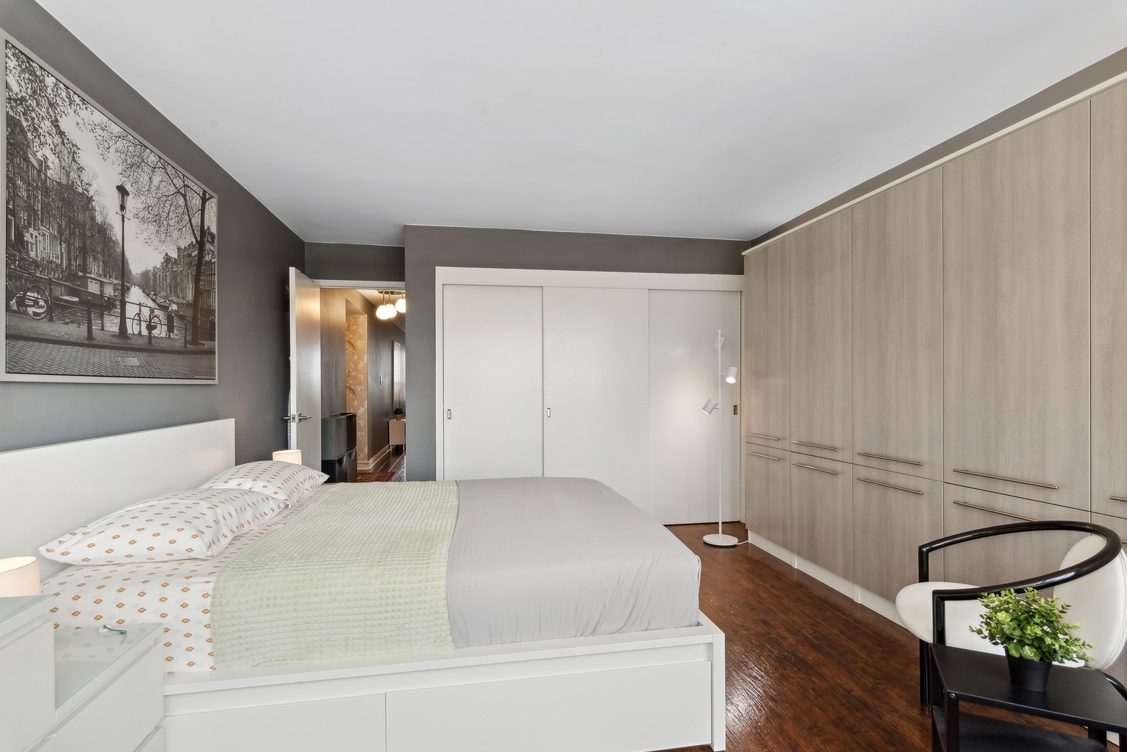 3950 N LAKE SHORE Drive Unit: 718C