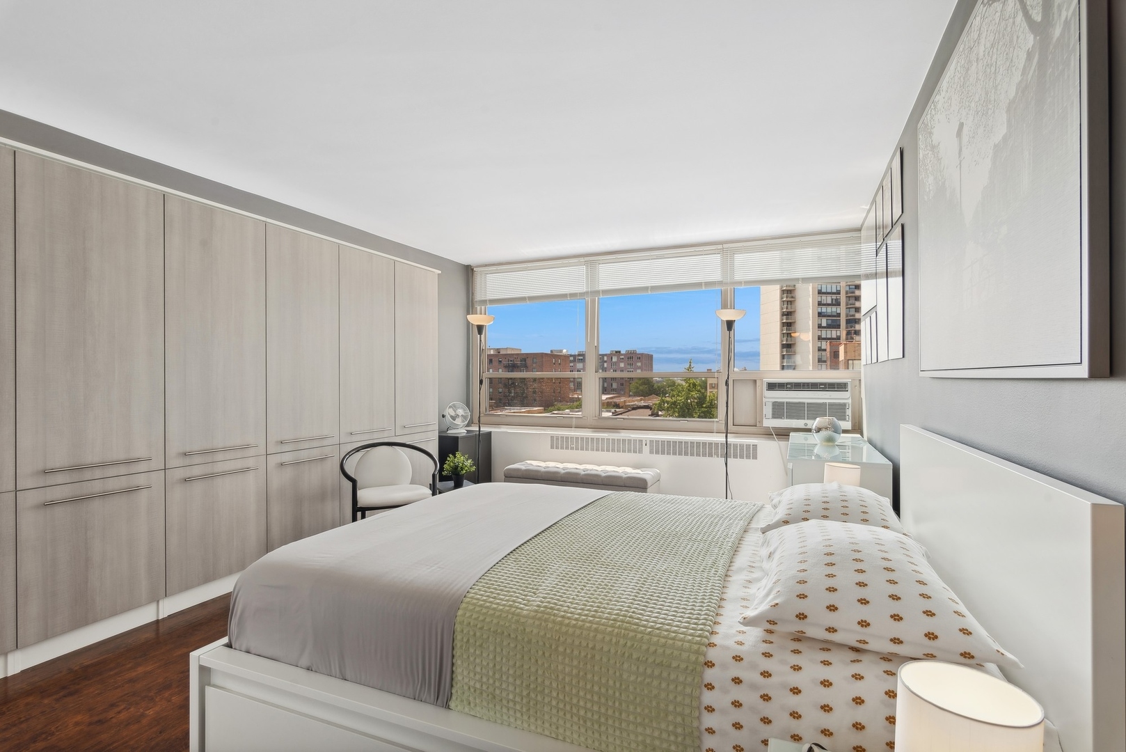 3950 N LAKE SHORE Drive Unit: 718C
