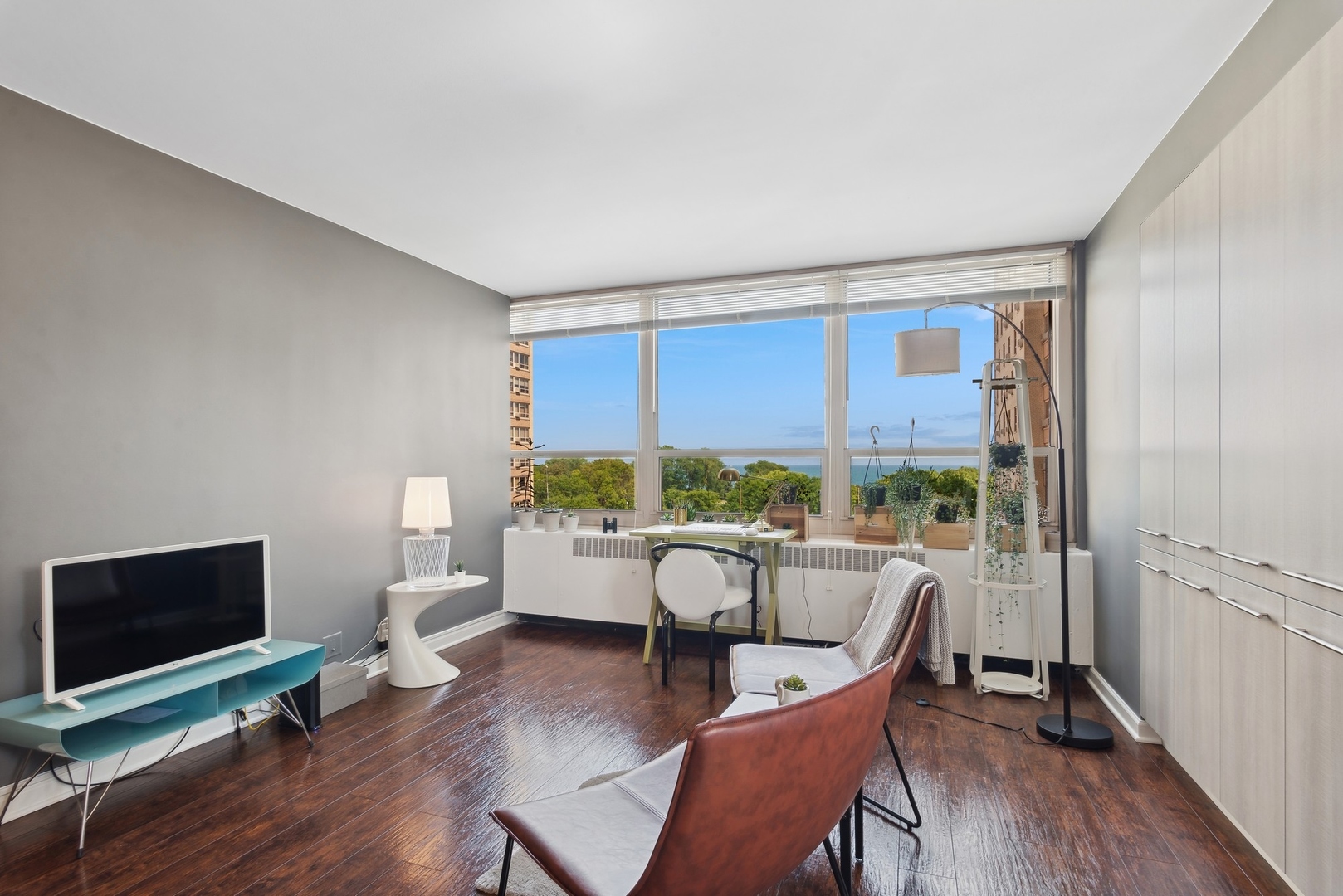 3950 N LAKE SHORE Drive Unit: 718C
