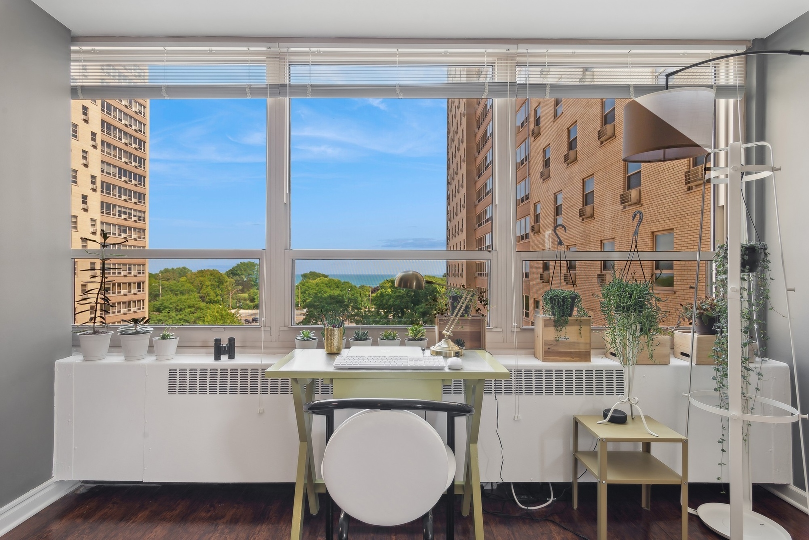 3950 N LAKE SHORE Drive Unit: 718C