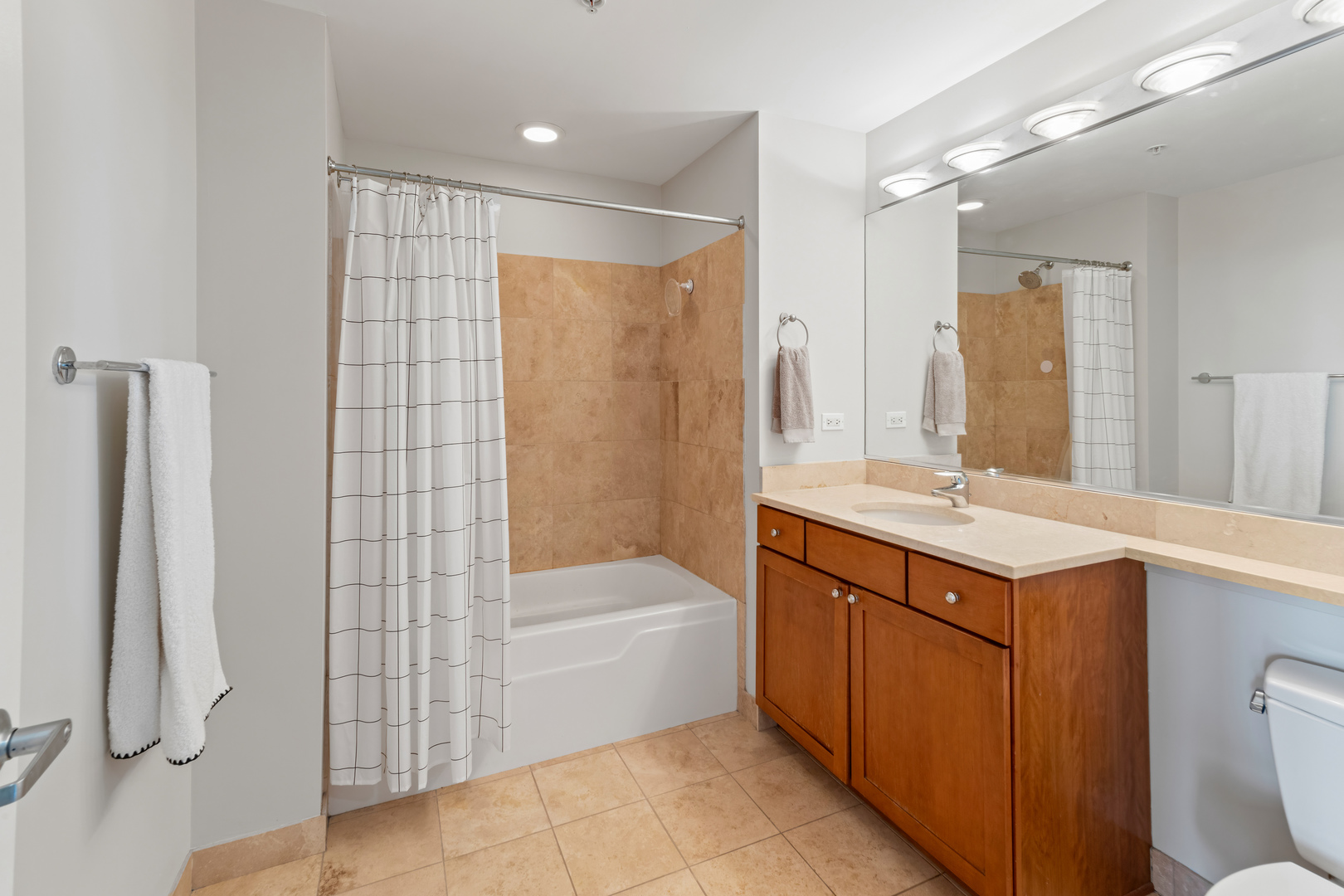 200 N JEFFERSON Street Unit: 1703