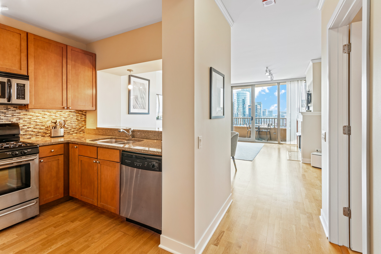 200 N JEFFERSON Street Unit: 1703