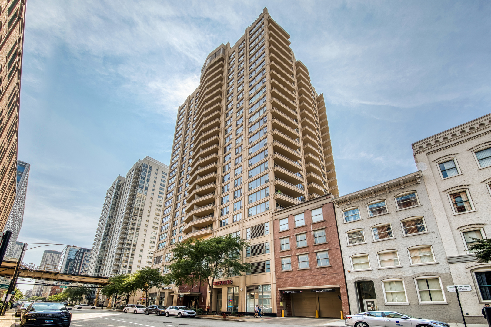 200 N JEFFERSON Street Unit: 1703