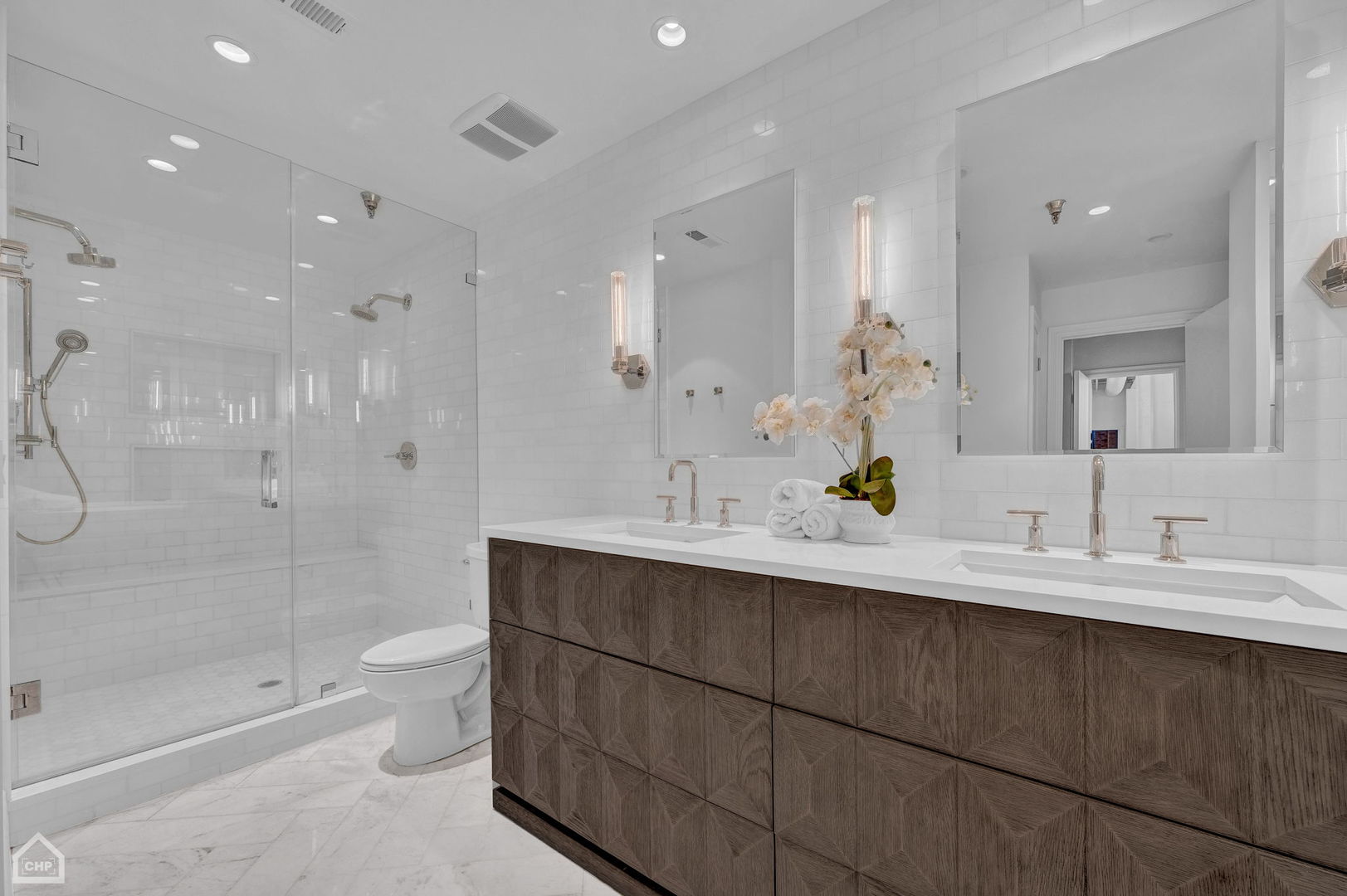 312 N May Street Unit: 5KL
