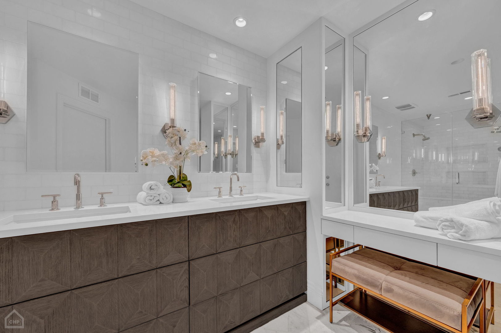 312 N May Street Unit: 5KL